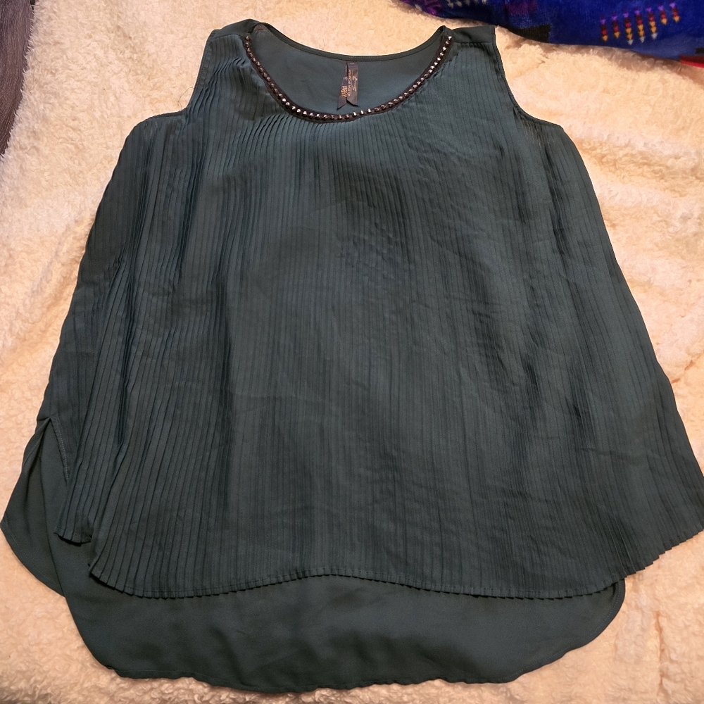 2x Melissa McCarthy Seven7 Pleated Silver Spiked Green Sleeveless Top